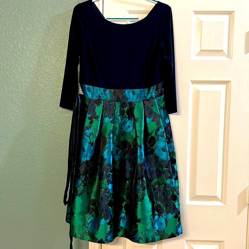 Gorgeous blue/green pleated dress. Photos don’t do the colors justice!